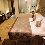 Western Leto Arena Hotell 4*