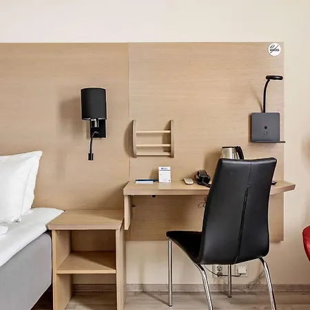 Western Leto Arena ホテル 4*